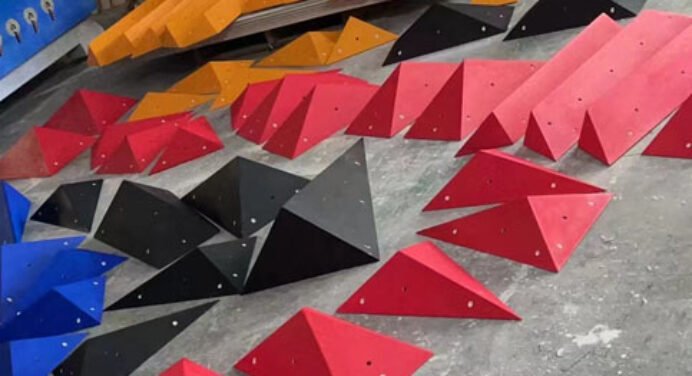 How to choose climbing wall material